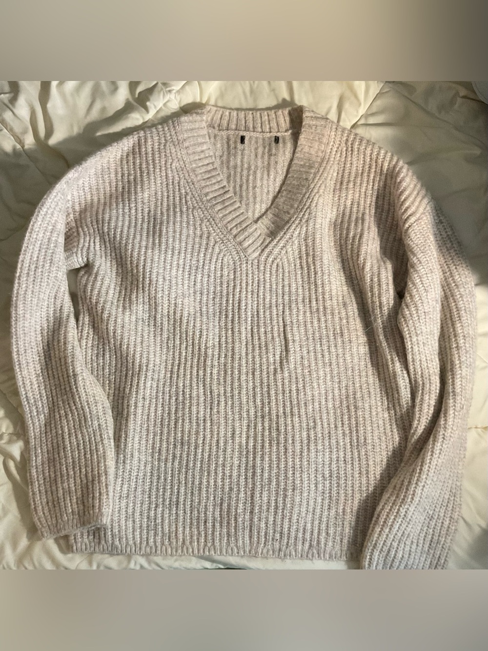 Women’s V-Neck Knit Ribbed Sweater - Cream
